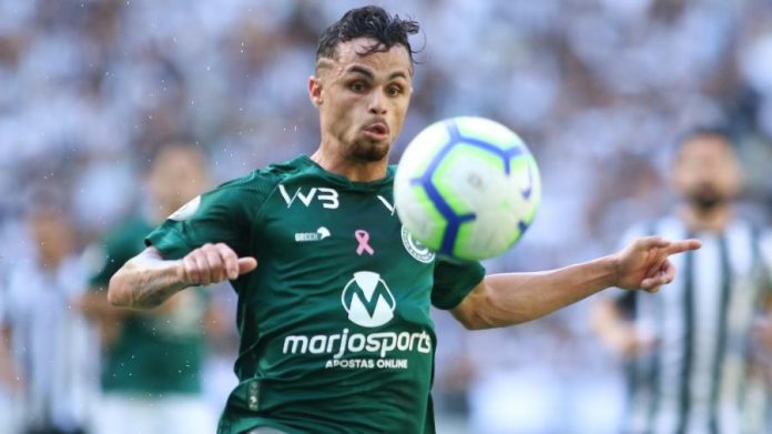 atacante-michael-do-goias-controla-a-bola-em-partida-contra-o-ceara-no-castelao-1578251738086_v2_900x506