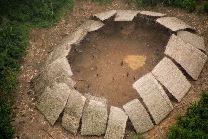Morre adolescente indígena yanomami com coronavírus em Roraima