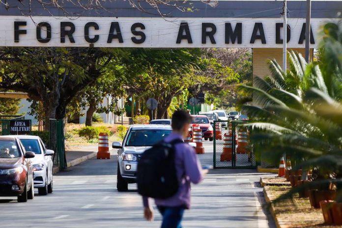 Bolsonaro deixa o Palácio do Alvorada e vai ao Hospital das Forças Armadas
