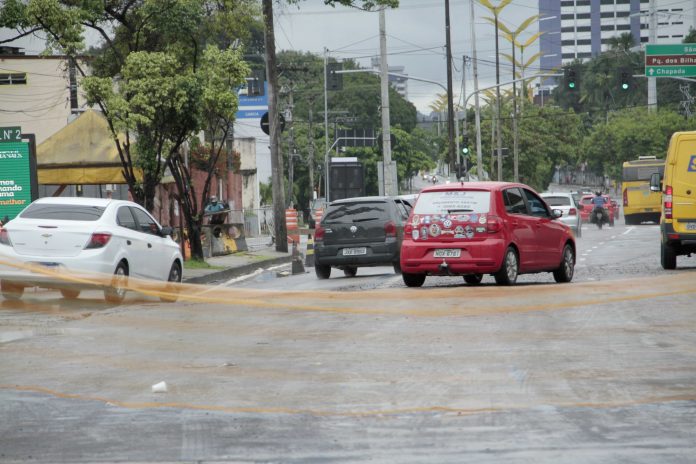 Constantino Nery tem trânsito liberado em um dos trechos da avenida