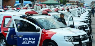 Dez pessoas são presas e quatro veículos são recuperados pela PM