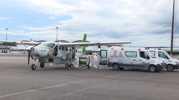 Pacientes de Parintins são transferidos para Manaus em UTI aérea