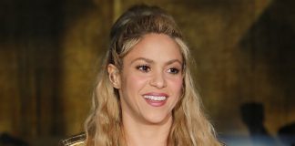Em quarentena, Shakira estuda filosofia e comemora certificado de curso