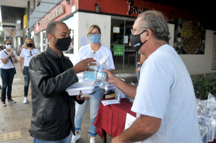 Casos de Covid-19 no Brasil chegam a 465,1 mil; total de mortes é de 27,8 mil
