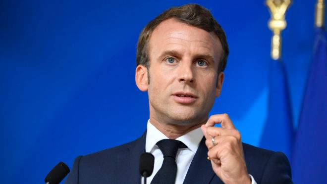 BELGIUM-EU-SUMMIT-DEAL Emmanuel Macron quer acelerar afrouxamento de restrições na França