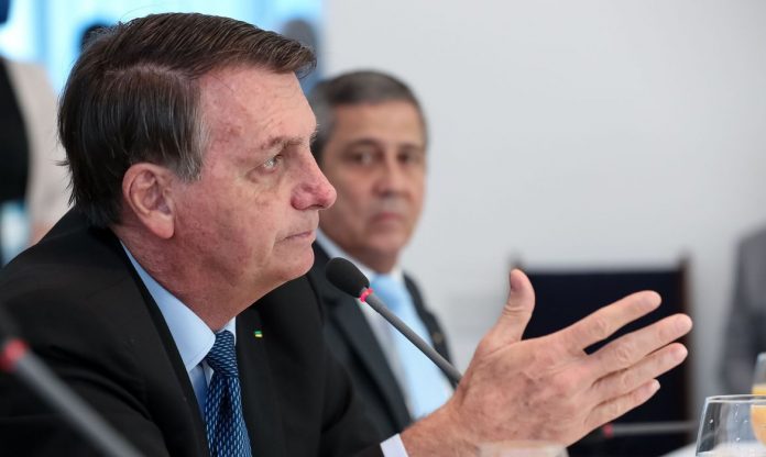 O presidente Jair Bolsonao anunciou, em uma publicação em sua conta do Facebook, que vai recriar o Ministério das Comunicações