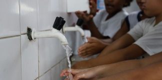 Quase metade das escolas não tem todos os itens de saneamento básico