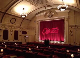 Inglaterra vai reabrir cinemas, museus e galerias no dia 4 de julho