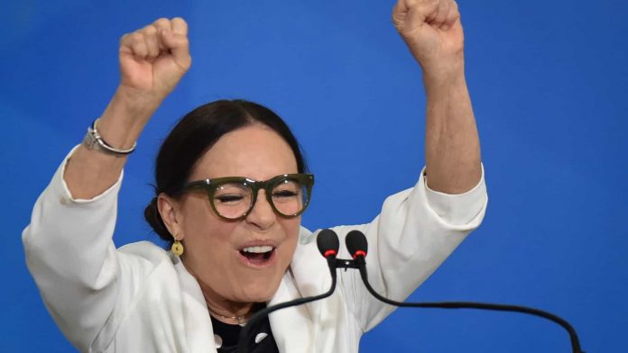 “Deu-se! Ufa”, diz Regina Duarte após ser exonerada da Cultura