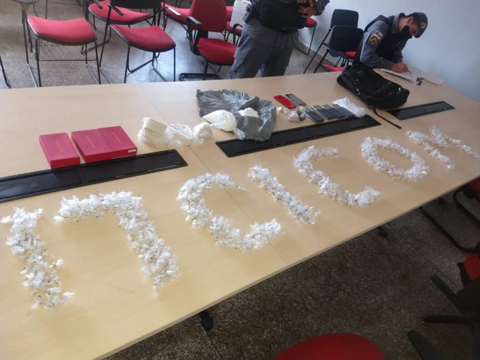 Homens são presos com mais de mil porções de droga no bairro Redenção