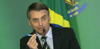 Bolsonaro assina decreto que facilita posse de armas, decreto foi assinado durante solenidade no Palácio do Planalto. Posse é a autorização para que a pessoa mantenha uma arma de fogo em casa. Brasilia, 15-01-2019.