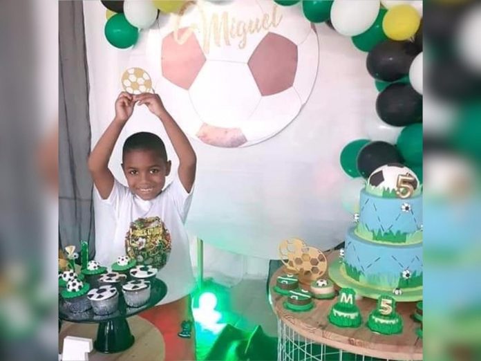 Patroa paga fiança e é liberada após filho de doméstica cair de prédio