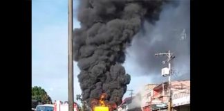 Ônibus pega fogo na zona Leste de Manaus; veja vídeos