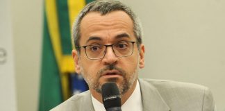 Weintraub confirma demissão do MEC ao lado de Bolsonaro; veja vídeo