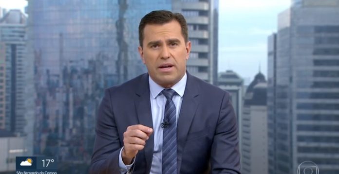 Bocardi brinca que terno encolheu após telespectador dizer que ele engordou