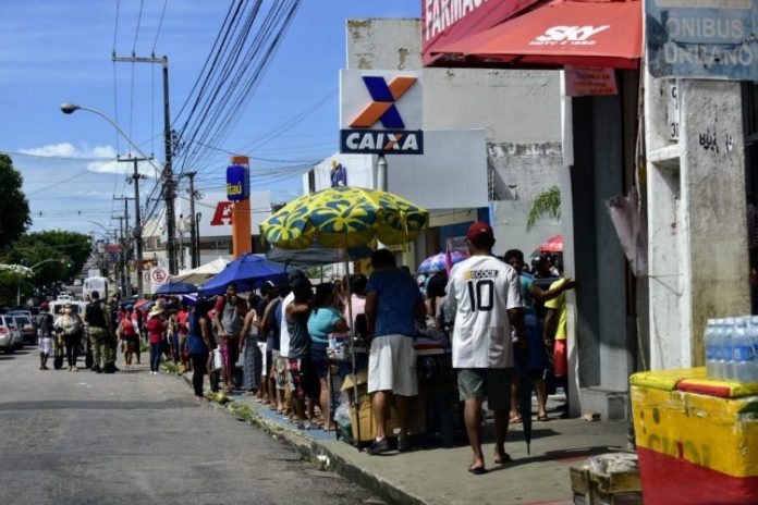 Saque de auxílio emergencial é liberado para beneficiários do 3º lote