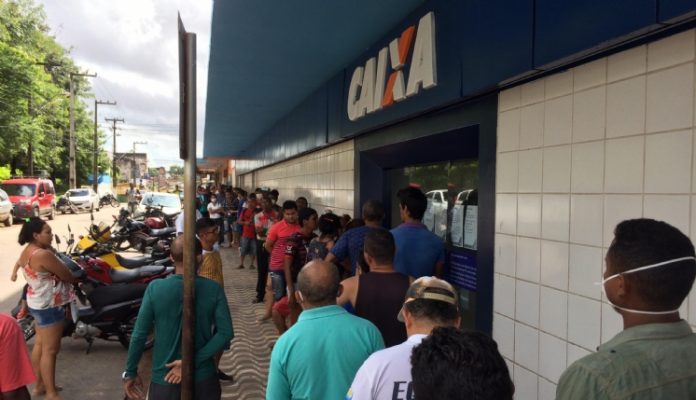 Caixa paga 4ª parcela de auxílio a beneficiários do Bolsa Família