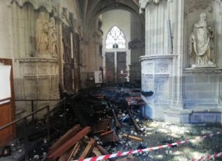 Incêndio destrói órgão e vidraças da catedral francesa de Nantes