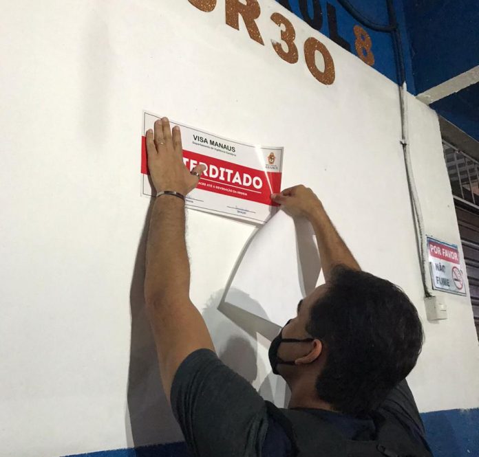 Flutuante é interditado durante fiscalização em Manaus