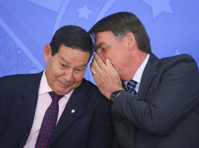 Sobe de 37% para 43% apoio a militares no governo, diz pesquisa