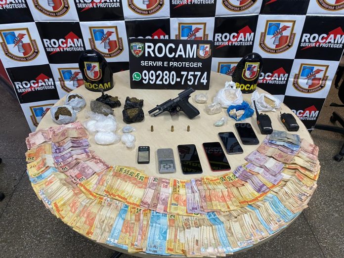 ‘Cacheado’ é preso com arma, drogas e mais de R$10 mil na zona Leste