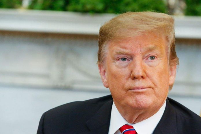 Facebook remove postagem de Trump por desinformação sobre covid-19