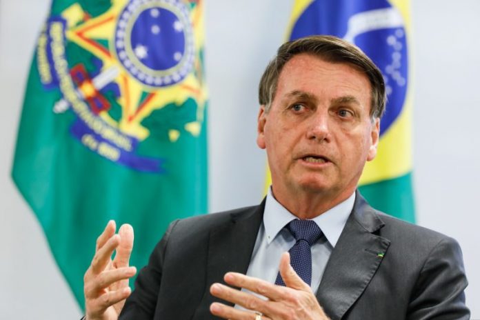 Bolsonaro sanciona lei que desobriga reembolso por remarcação de evento