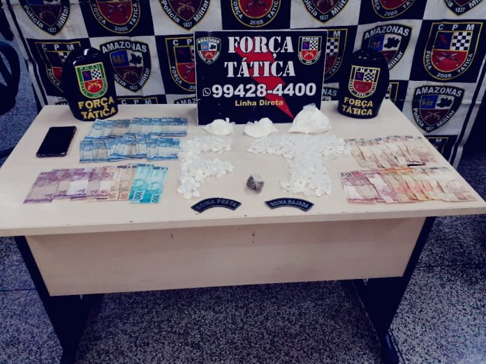 Mais de 200 trouxinhas de drogas são apreendidas no bairro Compensa