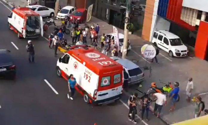 Acidente de trânsito deixa pessoas feridas na avenida Djalma Batista; veja vídeo