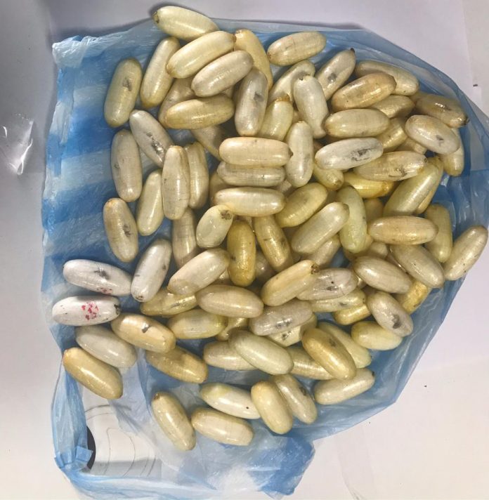 Cápsulas de cocaína são apreendidas em banheiro de embarcação