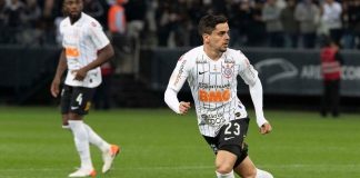 Andrés define preço para saída de Fagner e oferece desconto ao Flamengo