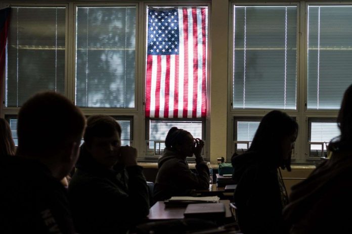 OMS: reabertura de escolas é 