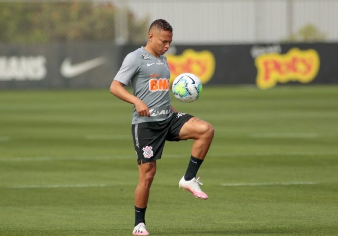 Corinthians oficializa empréstimo de Janderson ao Atlético-GO