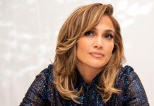 Aos 51 anos, Jennifer Lopez impressiona fãs com foto sem maquiagem