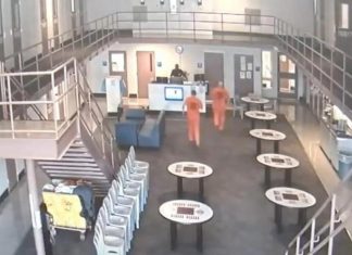 Presos saem das celas e salvam policial que infartou na cadeia; veja vídeo
