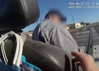 Policial salva cadeirante preso em trilhos de ser atropelado por trem; vídeo
