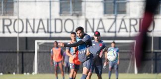 Desfalcado do técnico Ramon, Vasco enfrenta Coritiba no Couto Pereira