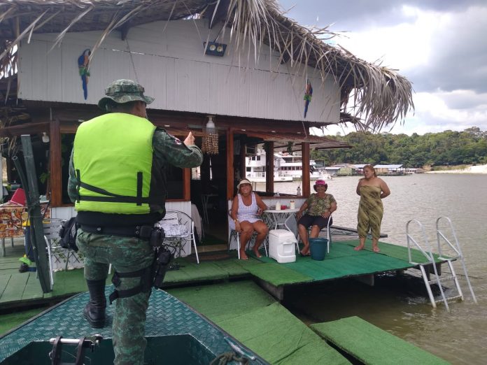 Comando de Policiamento Ambiental realiza patrulhamento na orla de Manaus