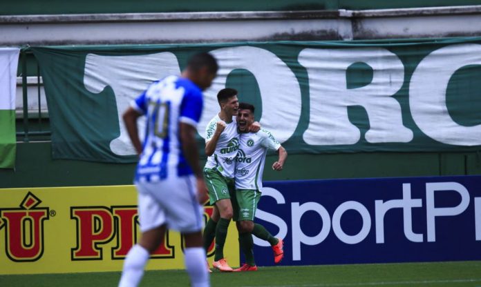 Em casa, Chapecoense supera Avaí e assume a vice-liderança da Série B