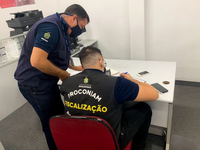Procon-AM autua três agências bancárias por descumprimento da Lei das Filas