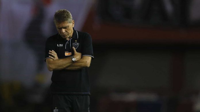 Botafogo demite técnico Paulo Autuori