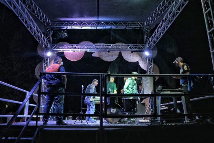Festa clandestina com 500 pessoas é fechada durante fiscalização
