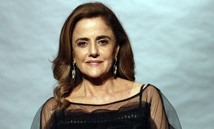 Marieta Severo tem alta e se recupera em casa após internação por covid-19
