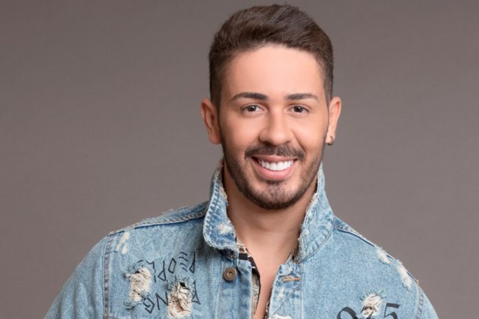 Carlinhos Maia dá festão com famosos e é criticado na internet