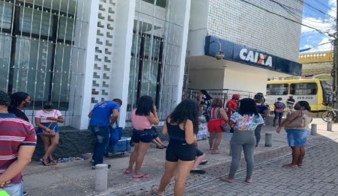 Nascidos em julho podem sacar auxílio emergencial a partir de hoje