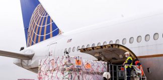 Avião parte hoje para buscar 2 milhões de doses da vacina de Oxford