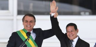 ‘Aqui qualquer coisa é impeachment. Deixa o cara governar, pô‘, diz Mourão