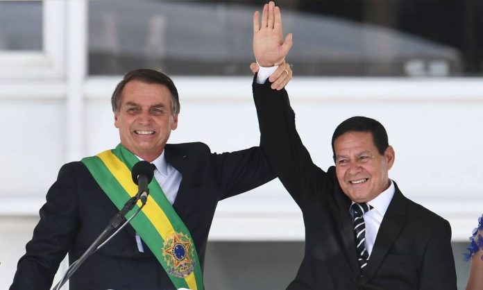 ‘Aqui qualquer coisa é impeachment. Deixa o cara governar, pô‘, diz Mourão