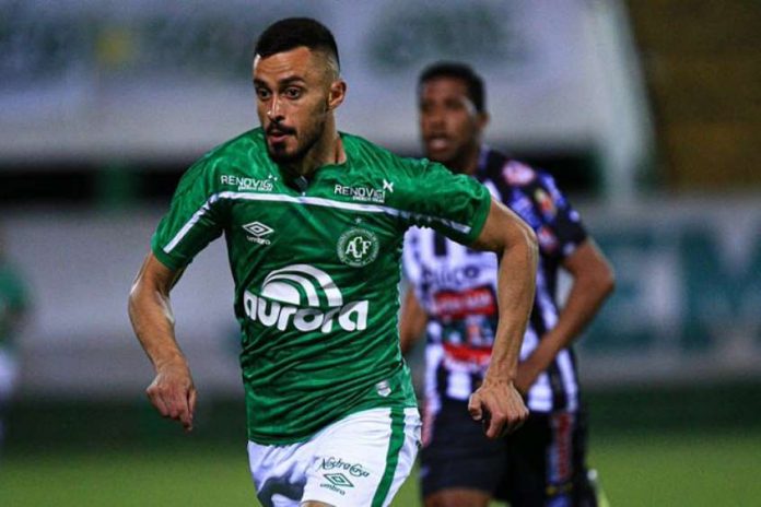 Lesão na panturrilha tira Anderson Leite de combate na Chapecoense