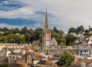 Britânicos devem ficar em casa com início do terceiro lockdown no país